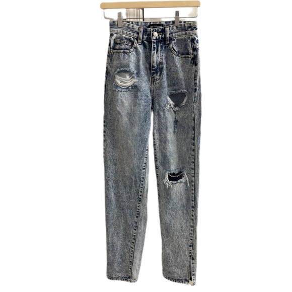 PrettyLittleThing Denim - PrettyLittleThing Distressed Acid Wash Straight Leg Jeans